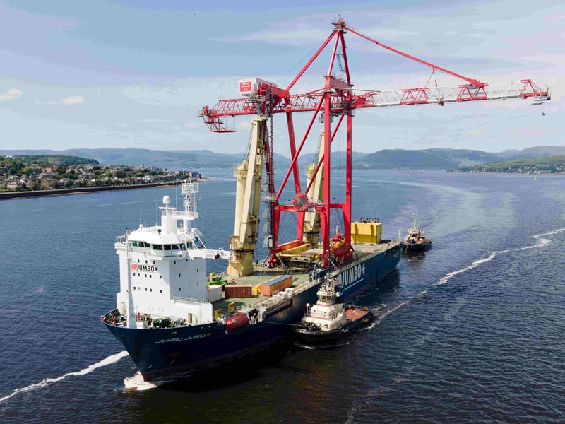 PEEL PORTS CRANE ARRIVAL HIGH RES 2184